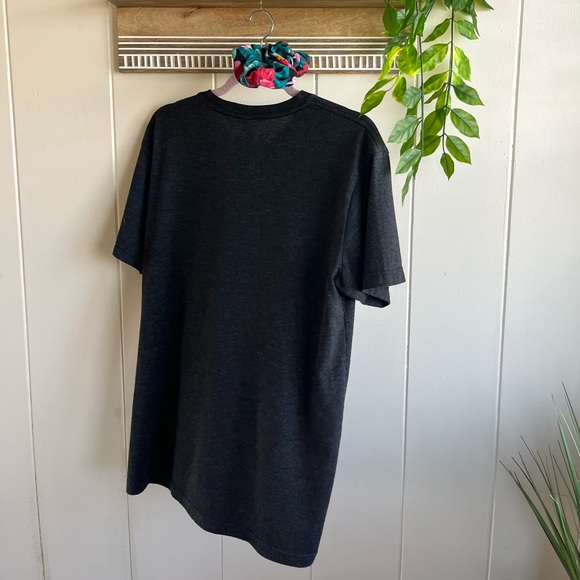 T-Shirt - Picture 6 of 9